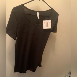 Lu LaRoe small brand new classic T